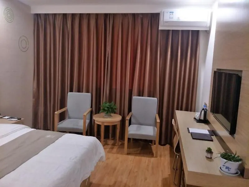 Greentree Inn Henan Shangqiu Liangyuan District Railway Station Express Hotel