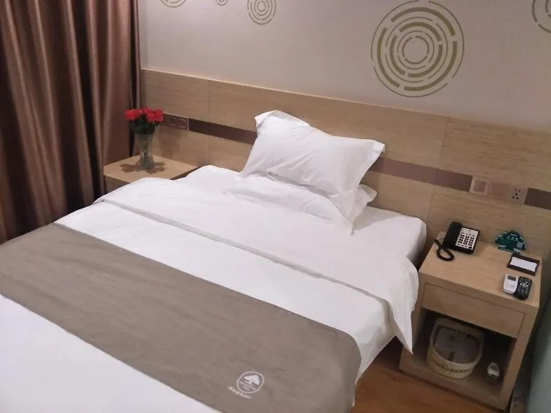 Greentree Inn Henan Shangqiu Liangyuan District Railway Station Express Hotel