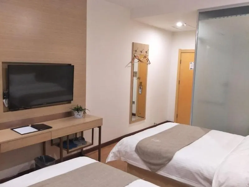 Greentree Inn Henan Shangqiu Liangyuan District Railway Station Express Hotel 3*,