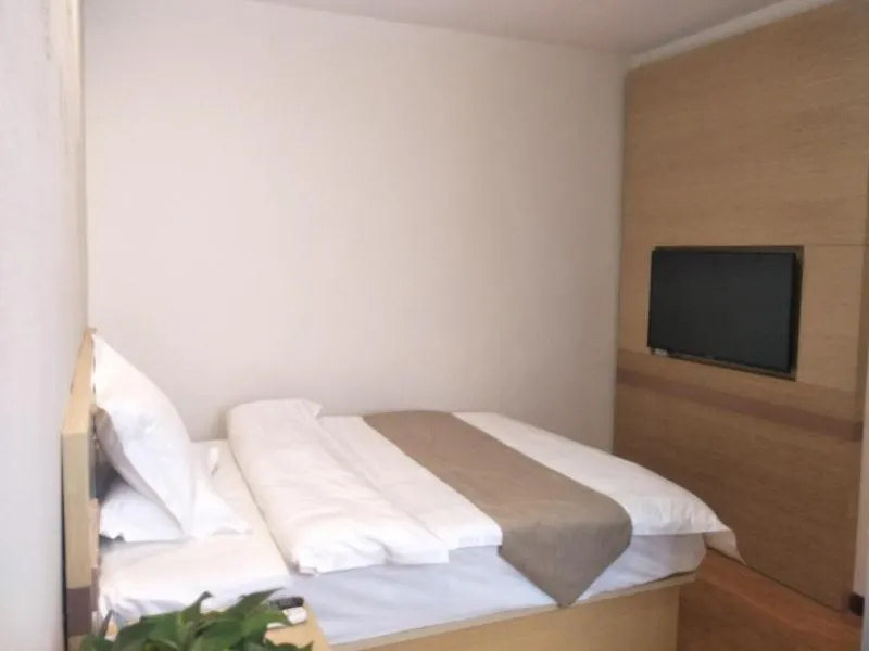 Greentree Inn Henan Shangqiu Liangyuan District Railway Station Express Hotel